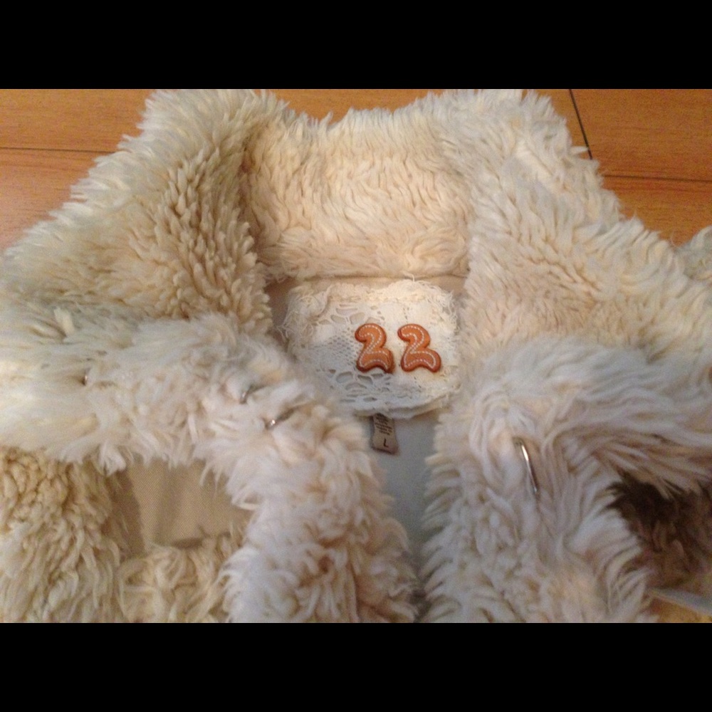 Sleeveless Jacket - Picture 5 of 6
